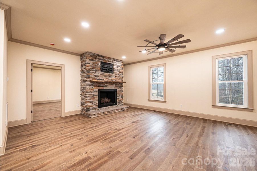 Spacious, unfurnished interior of a new home in , Newton (Image 19).