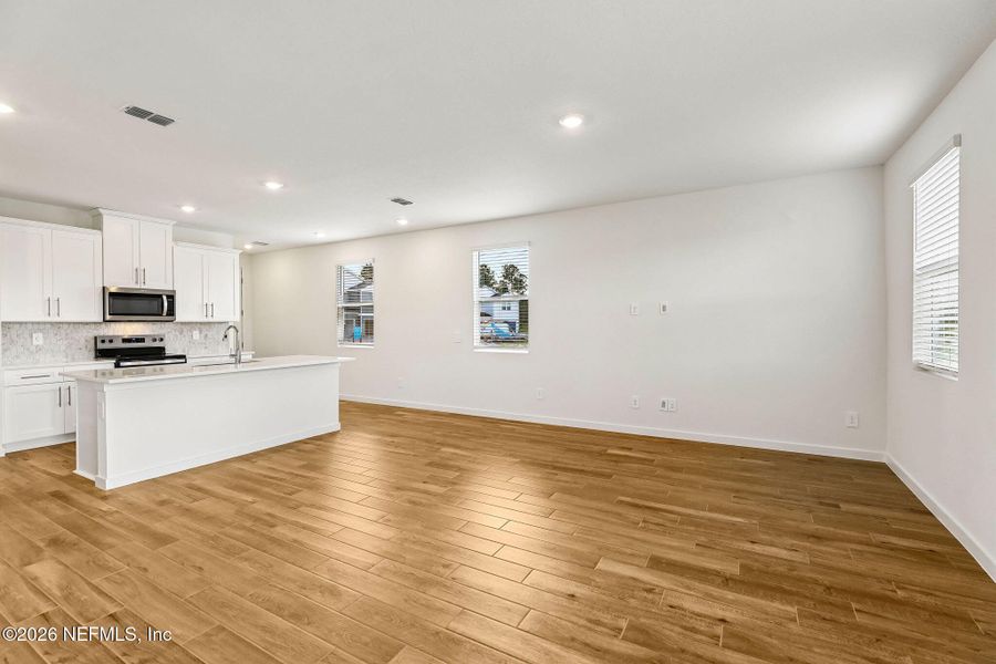 Spacious, unfurnished interior of a new home in Parkside at Shearwater, St. Augustine (Image 17).