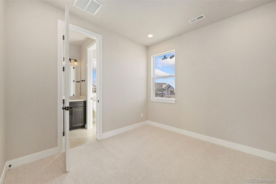 Spacious, unfurnished interior of a new home in Kitchel Lake at Serratoga Falls, Timnath (Image 9).