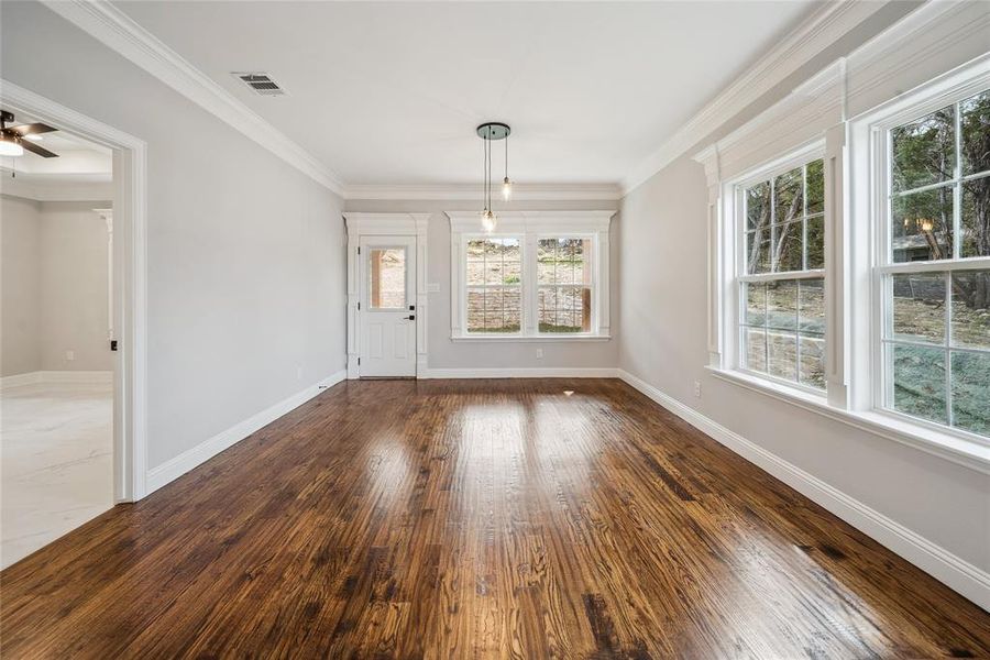 Spacious, unfurnished interior of a new home in , Granbury (Image 18).