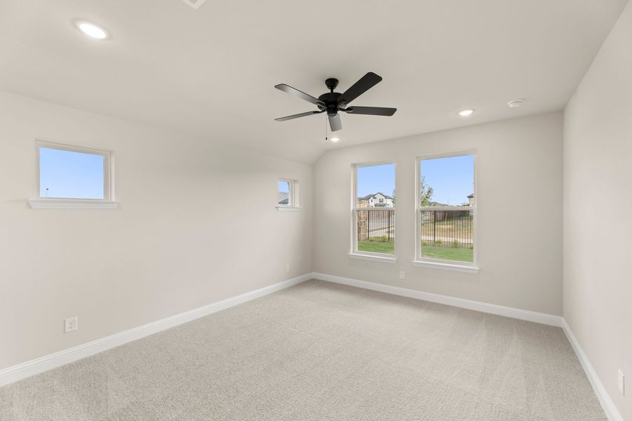 Spacious, unfurnished interior of a new home in Creekside, Royse City (Image 24).