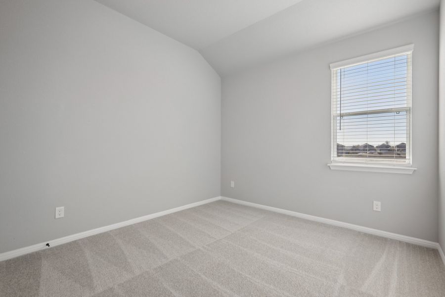 Spacious, unfurnished interior of a new home in Porter Country, Buda (Image 25).