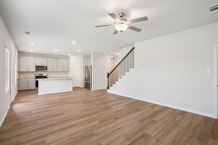 Spacious, unfurnished interior of a new home in Westmoor, Sherman (Image 19).