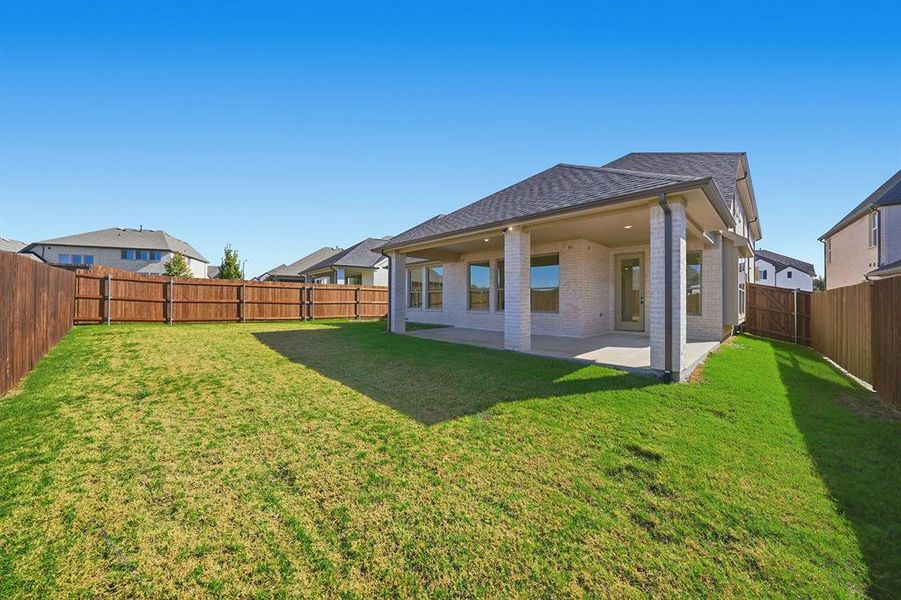Exterior details and patio area of a home in Tavolo Park, Fort Worth (Image 23).