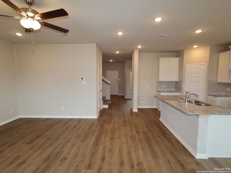 Spacious, unfurnished interior of a new home in Cinco Lakes, San Antonio (Image 21). Spacious, unfurnished interior of a new home in Cinco Lakes, San Antonio (Image 21).