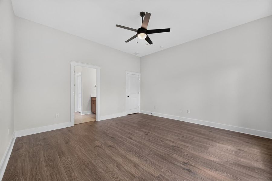 Spacious, unfurnished interior of a new home in Two Step Farm, Montgomery (Image 23).