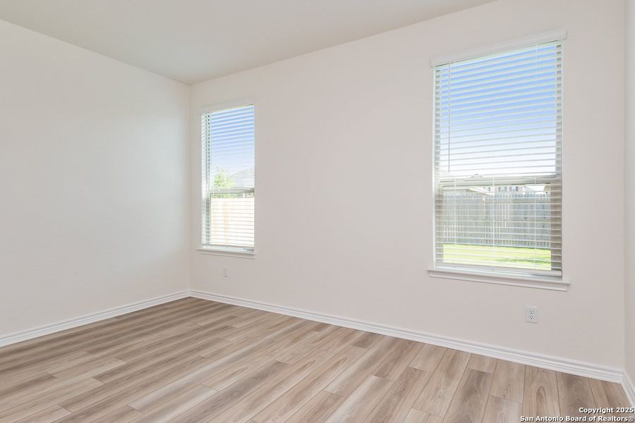 Spacious, unfurnished interior of a new home in Woodside Farms, Seguin (Image 12).