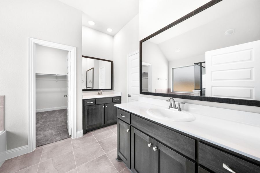 Furnished interior view inside a new home in Summerwood, Red Oak (Image 9).