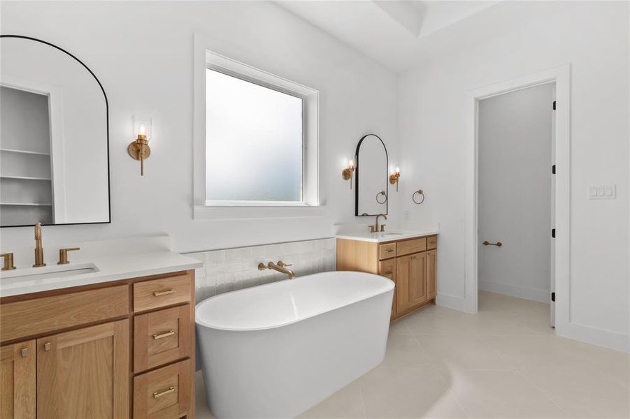 Furnished interior view inside a new home in , Waxahachie (Image 10).