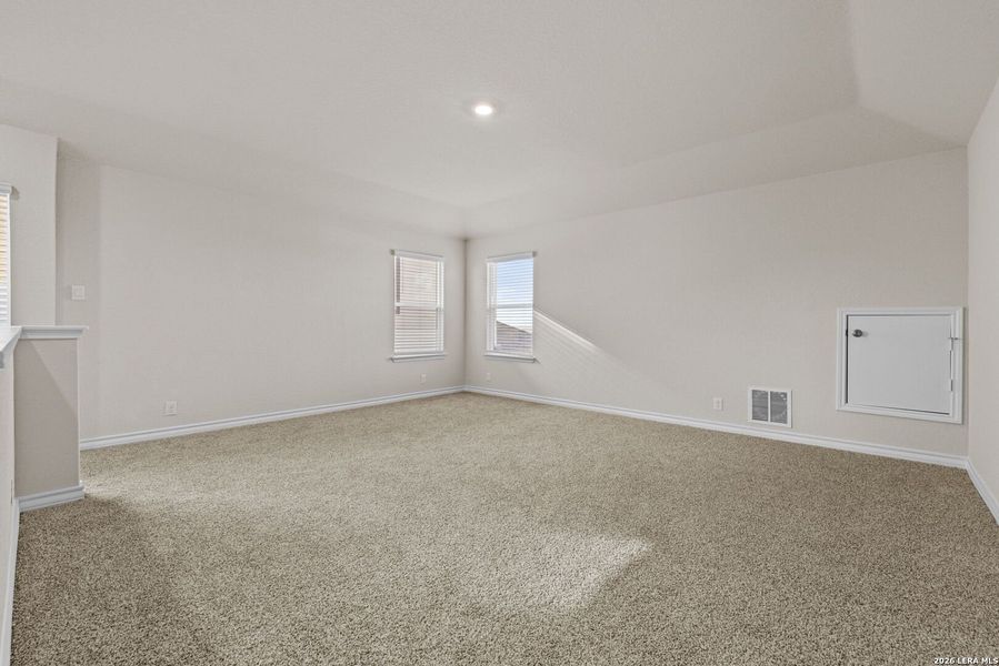 Spacious, unfurnished interior of a new home in Stonehill, San Antonio (Image 18).