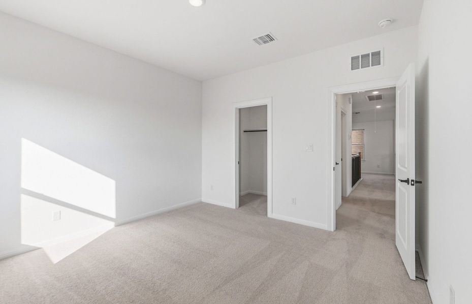 Spacious, unfurnished interior of a new home in Saddleback at Santa Rita Ranch, Liberty Hill (Image 47).