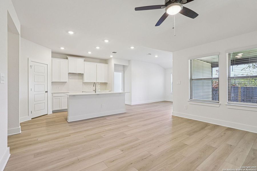 Spacious, unfurnished interior of a new home in Comanche Ridge, San Antonio (Image 37).