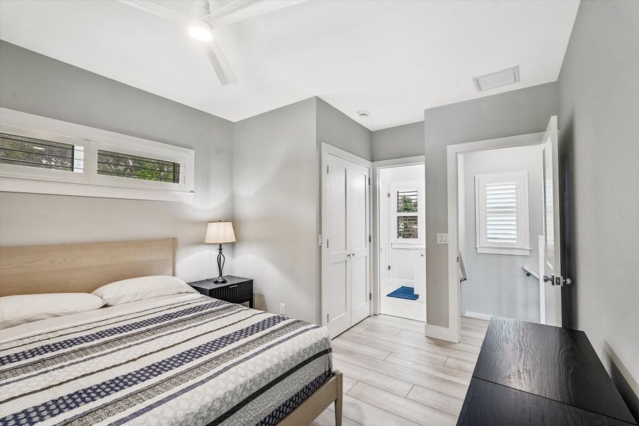 20-425 Hugh Street-20