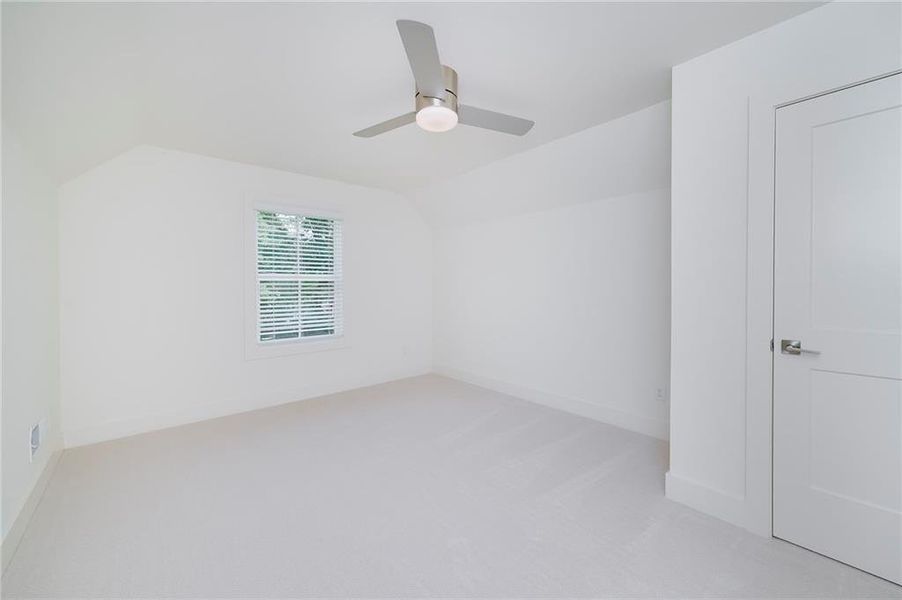 Spacious, unfurnished interior of a new home in , Gainesville (Image 21).