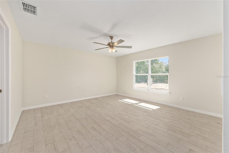 Spacious, unfurnished interior of a new home in , Ocala (Image 32).