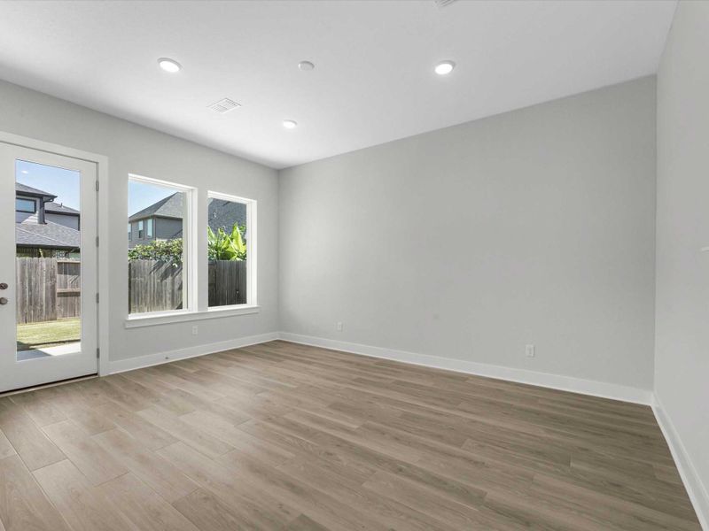 Spacious, unfurnished interior of a new home in Cross Creek Ranch 60′, Fulshear (Image 54).