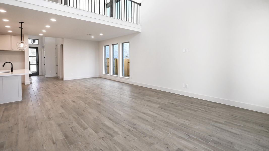 Spacious, unfurnished interior of a new home in Crosswinds 50', Kyle (Image 19).