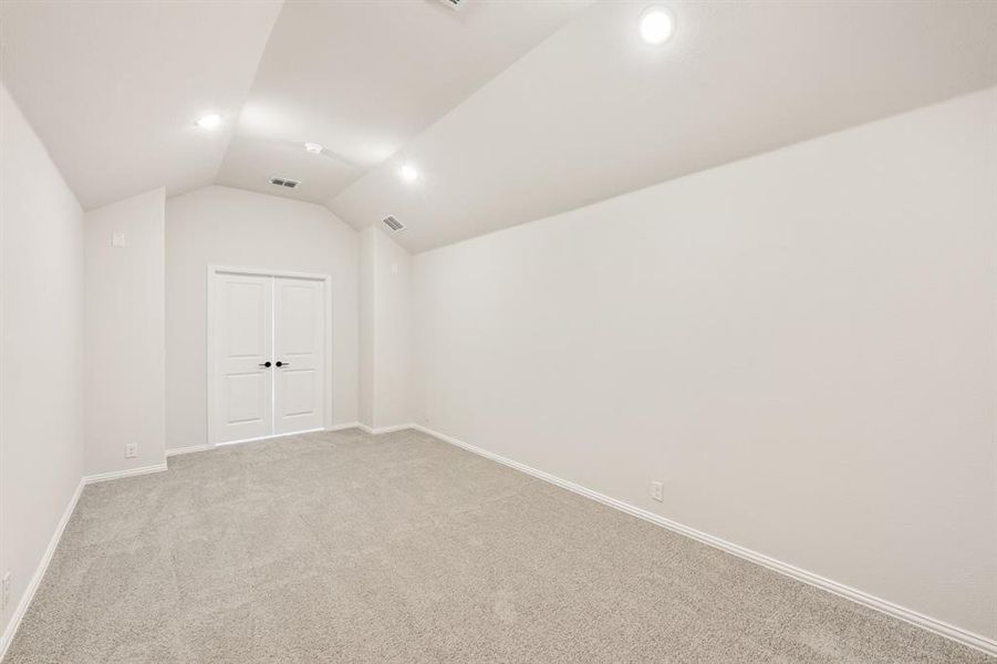 Spacious, unfurnished interior of a new home in Somerset, Venus (Image 32).