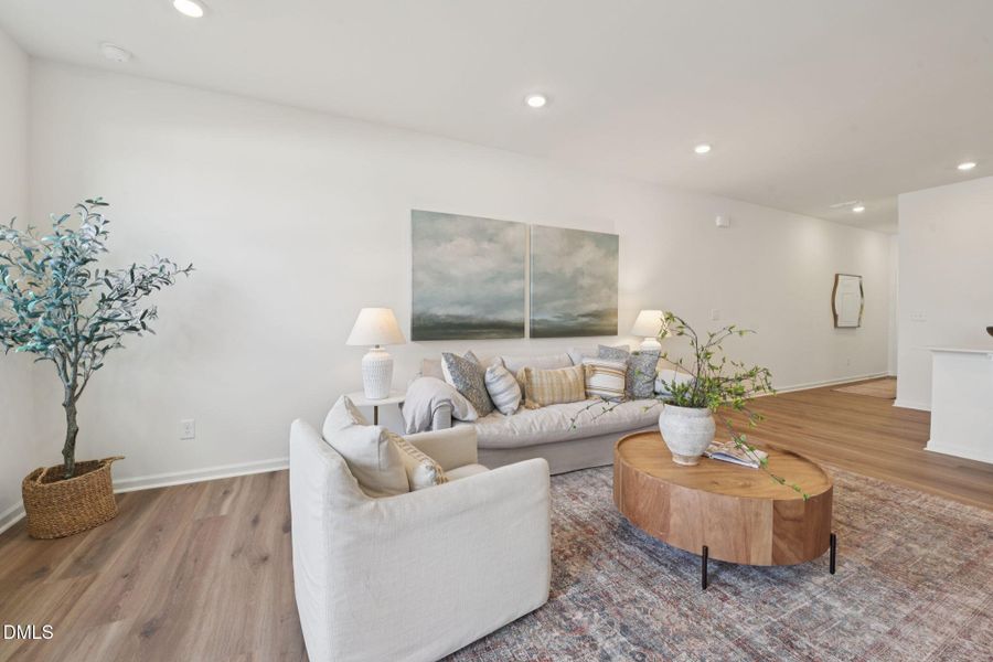 8-web-or-mls-2027 Oakdale Dr-S3103-008