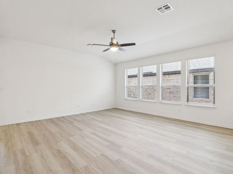 Spacious, unfurnished interior of a new home in Kallison Ranch, San Antonio (Image 17).