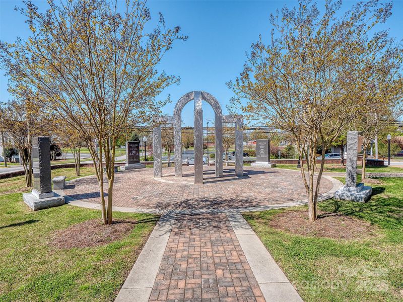 Community amenities in , Lancaster (Image 25).