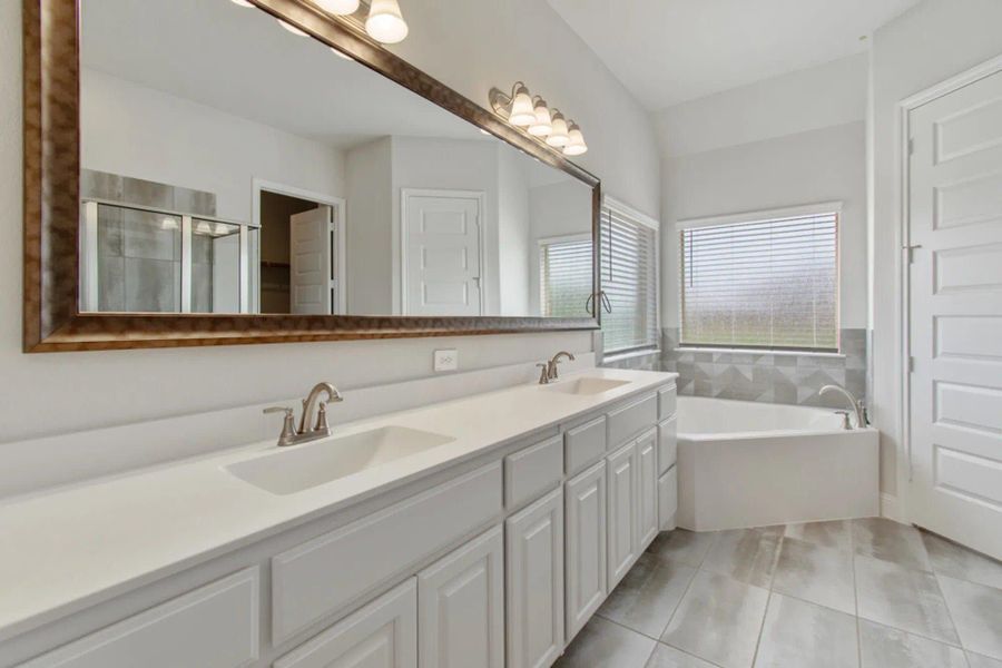 Primary Bathroom | Concept 2797 at Hidden Creek Estates in Van Alstyne, TX by Landsea Homes