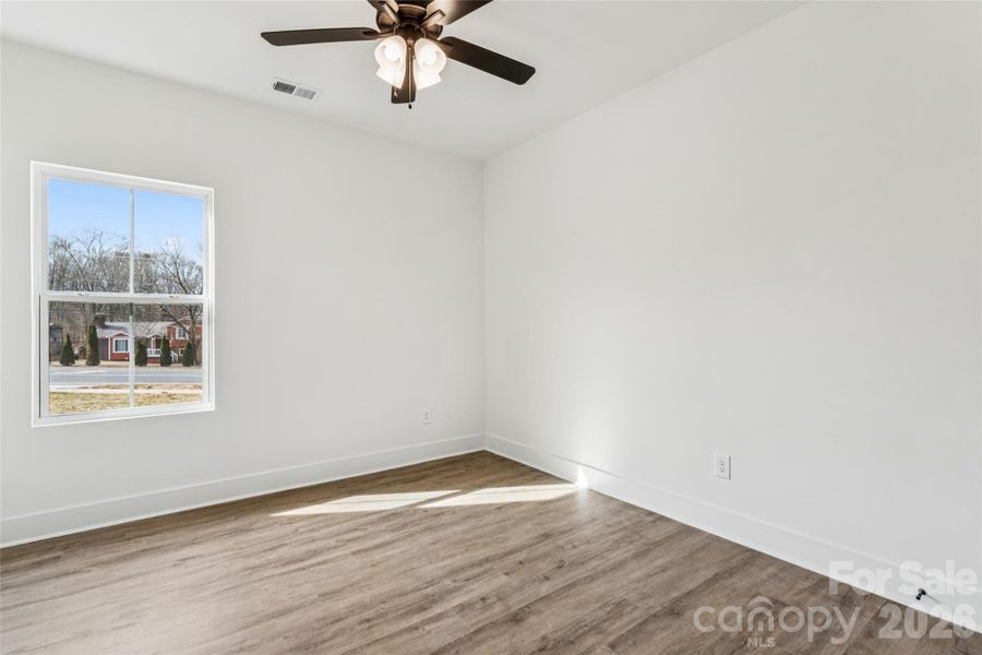 Spacious, unfurnished interior of a new home in , Harrisburg (Image 14).
