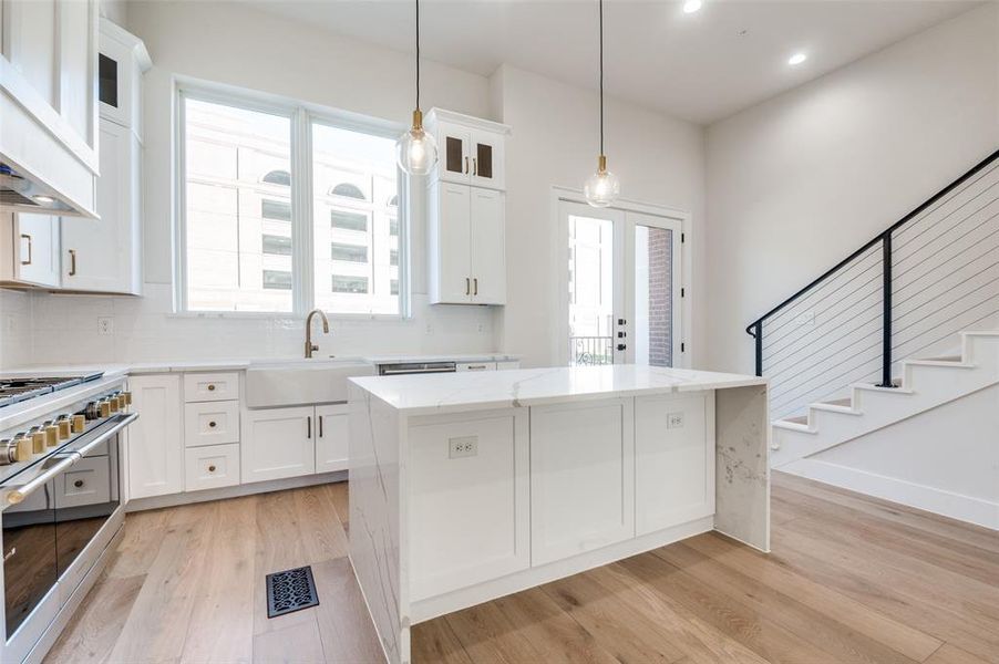 Furnished interior view inside a new home in , Grapevine (Image 12).