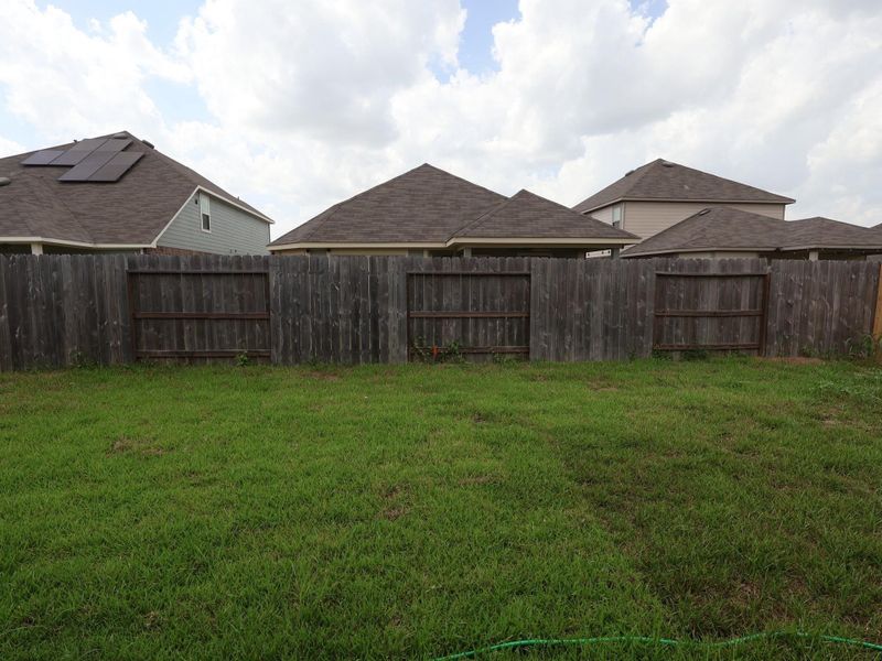 Exterior details and patio area of a home in Miller's Pond, Rosenberg (Image 25).