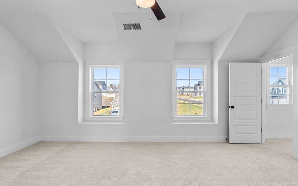Spacious, unfurnished interior of a new home in Hanes Lake, Winston-Salem (Image 31).
