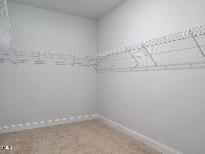 021-1280x960-primary-closet