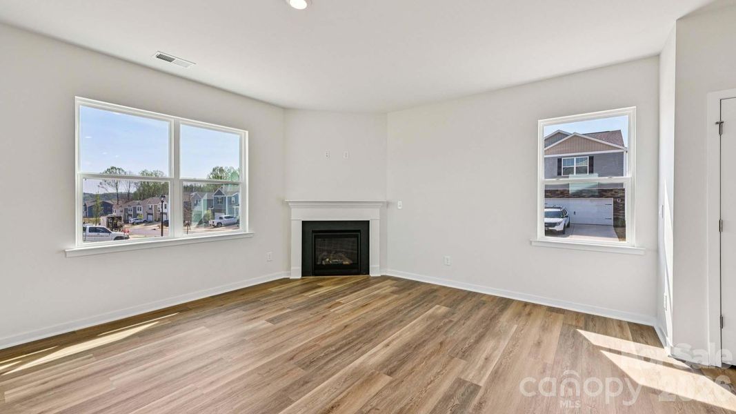 Spacious, unfurnished interior of a new home in Clark Creek Landing, Lincolnton (Image 14).