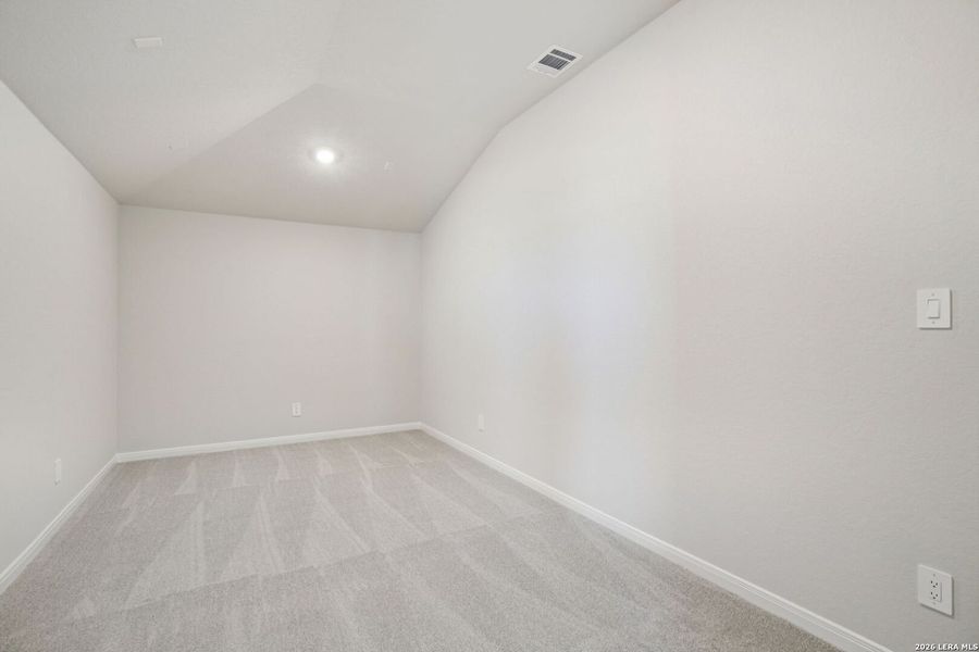 Spacious, unfurnished interior of a new home in Carmel Ranch, Schertz (Image 32).