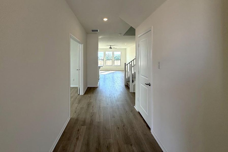 Spacious, unfurnished interior of a new home in River Bluff, Leander (Image 14).