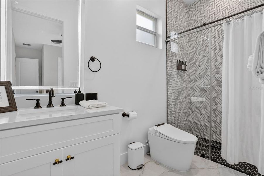 Furnished interior view inside a new home in , Orlando (Image 10).