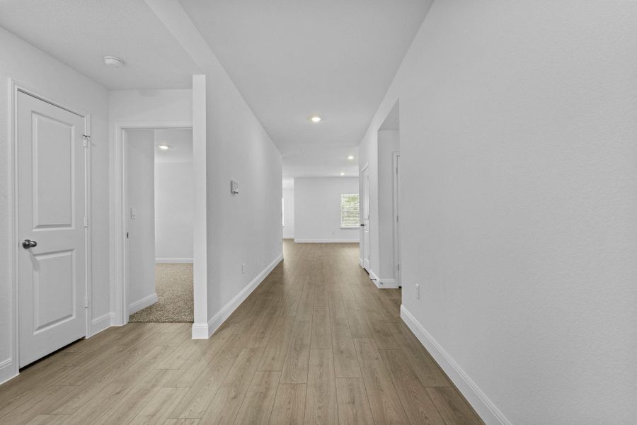 Spacious, unfurnished interior of a new home in Riverview, Georgetown (Image 15).