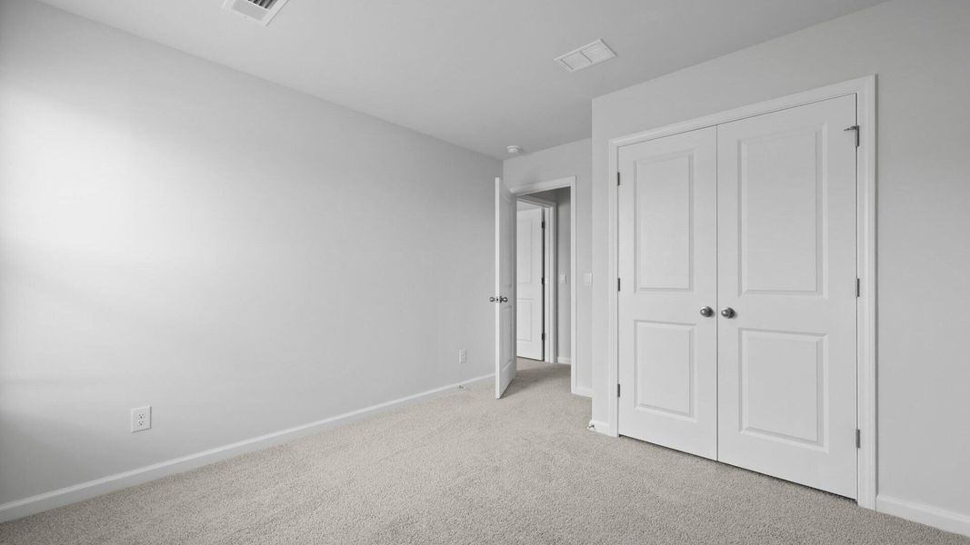 Spacious, unfurnished interior of a new home in Carolina Groves, Moncks Corner (Image 21).