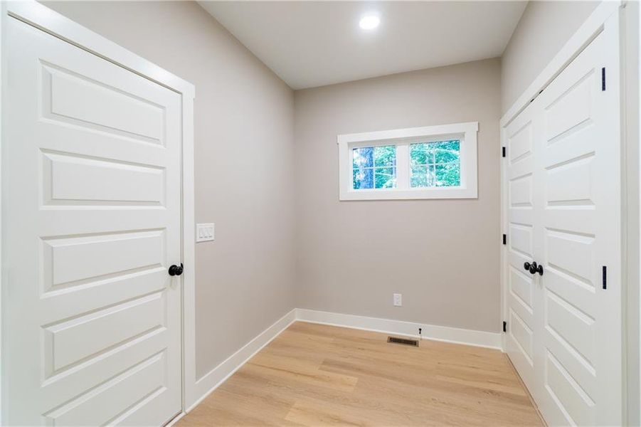 Spacious, unfurnished interior of a new home in , Jasper (Image 32).