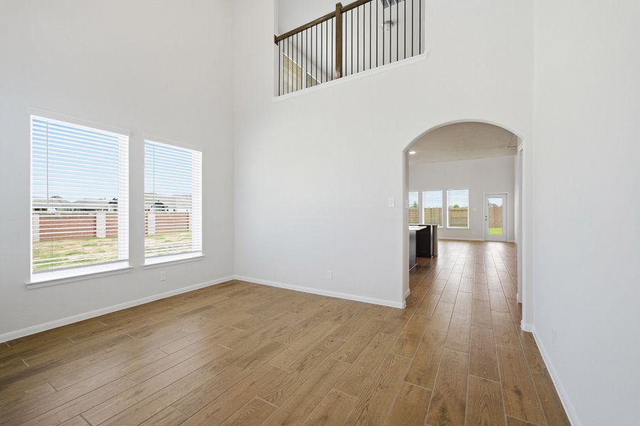 Spacious, unfurnished interior of a new home in Wildrye, Waller (Image 25).