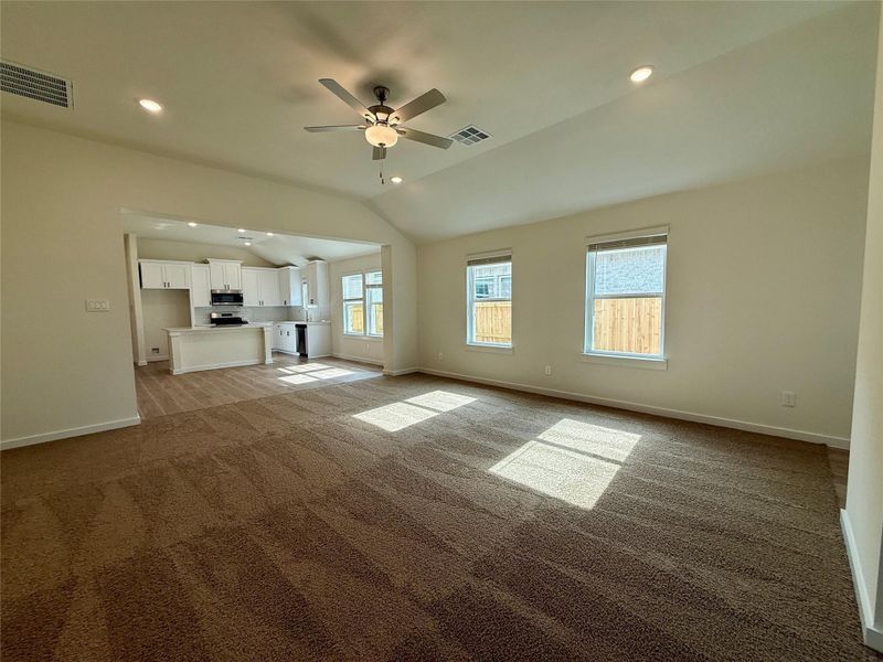 Spacious, unfurnished interior of a new home in Ashland, Angleton (Image 12).