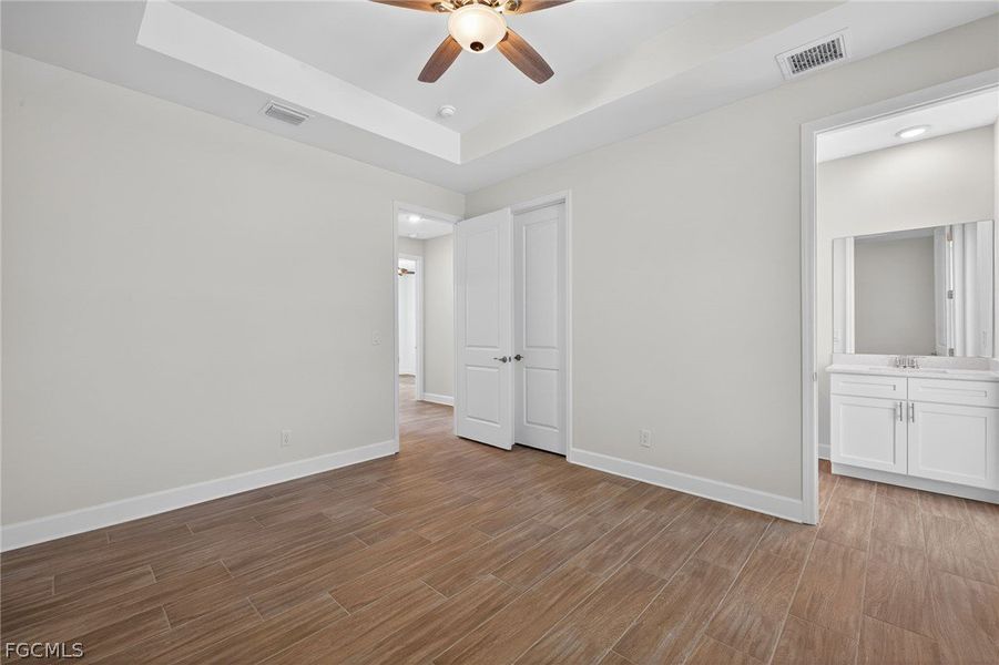 Spacious, unfurnished interior of a new home in Cape Coral, Cape Coral (Image 22).