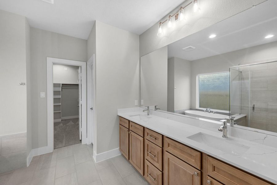 Furnished interior view inside a new home in Briarwood Crossing, Rosenberg (Image 10).