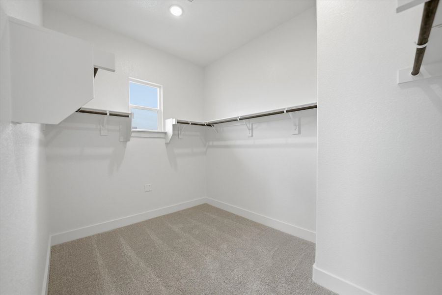 Spacious, unfurnished interior of a new home in Eagle Ridge Estates, Weatherford (Image 27).