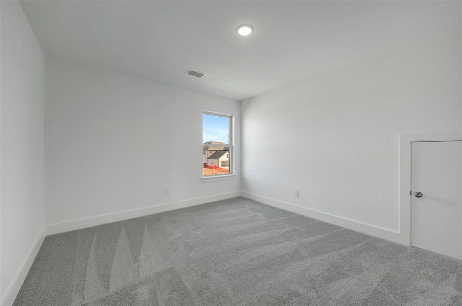 Spacious, unfurnished interior of a new home in Lily Creek at Sutton Fields, Aubrey (Image 30).