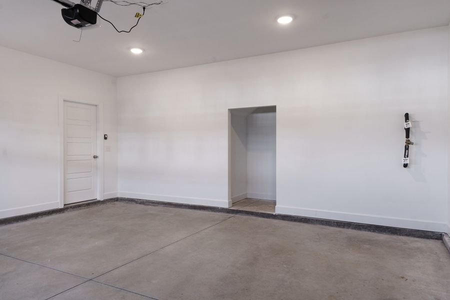 Representative unfurnished interior of a home built from the The Ivory by Cothran Homes in Holly Ridge, Greenville (Image 33).