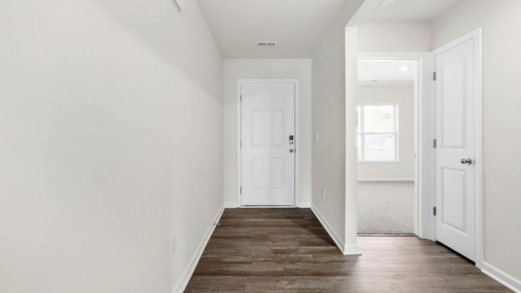 Spacious, unfurnished interior of a new home in Cascade Point, Seneca (Image 9).