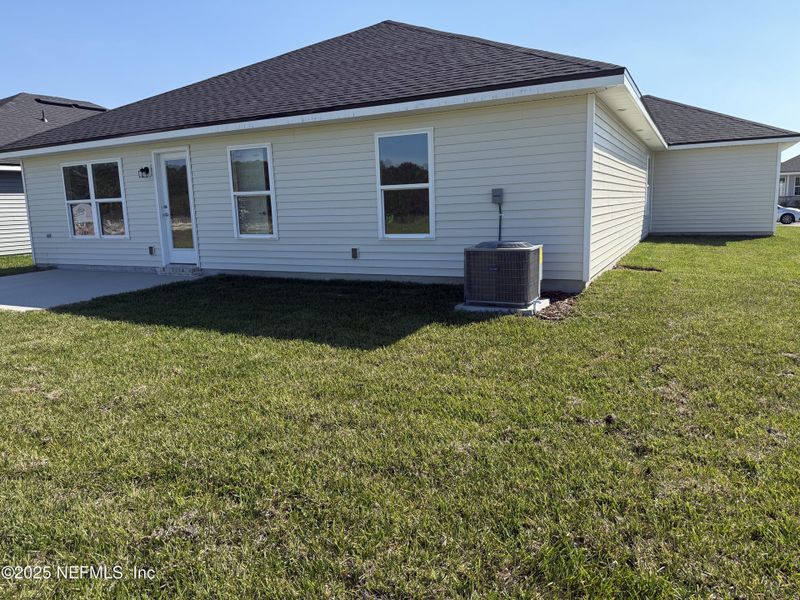 Exterior details and patio area of a home in Summerglen, Jacksonville (Image 3). Exterior details and patio area of a home in Summerglen, Jacksonville (Image 3).
