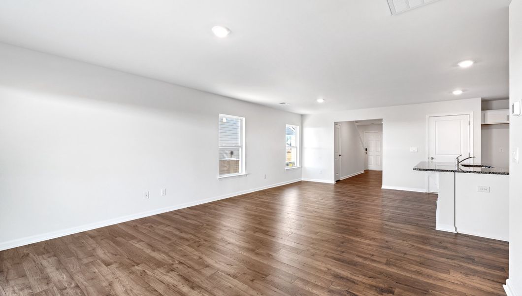 Spacious, unfurnished interior of a new home in Baxter Village, Boiling Springs (Image 19).
