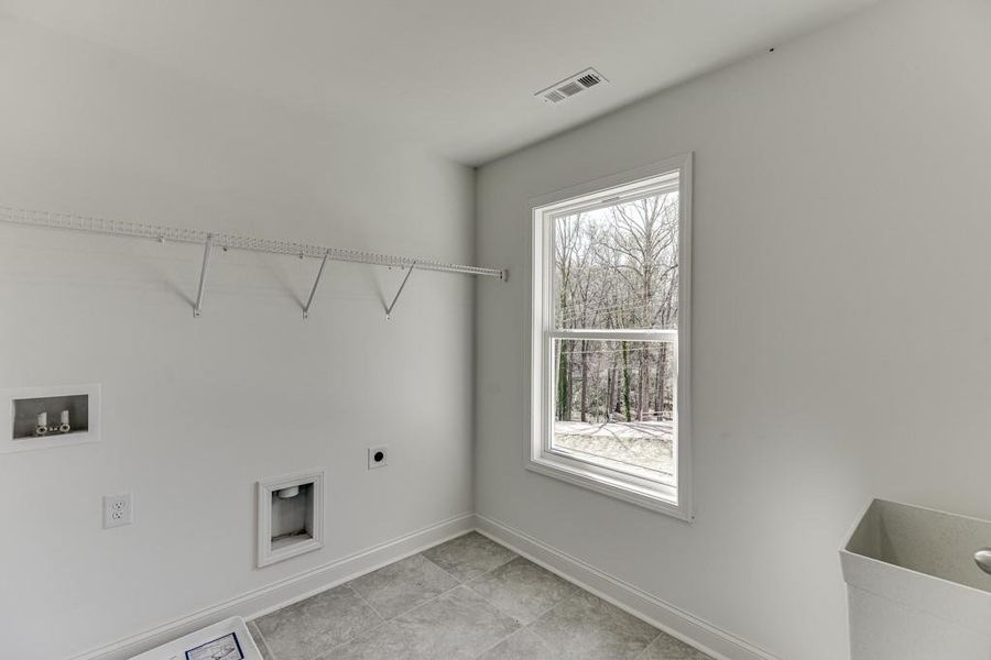Spacious, unfurnished interior of a new home in , Commerce (Image 31).