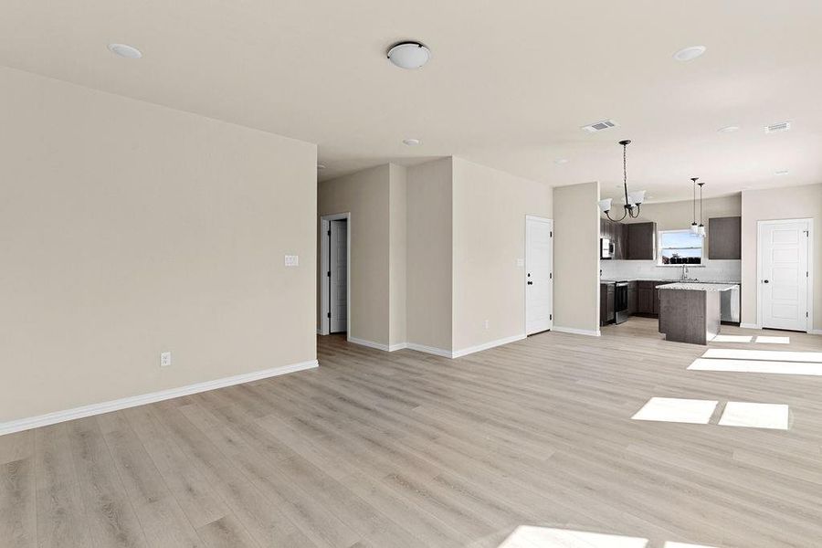 Spacious, unfurnished interior of a new home in Trails of Fossil Creek, Fort Worth (Image 15).